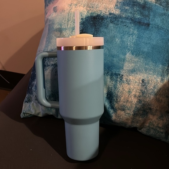 Stanley Quencher 40oz in Color Pool - Picture 3 of 9